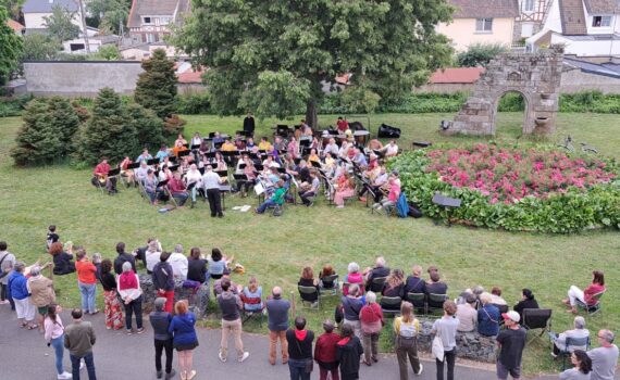 l'orchestre d'harmonie de Saint-Brieuc en extérieur, à l'occasion de la fête de la musique 2023