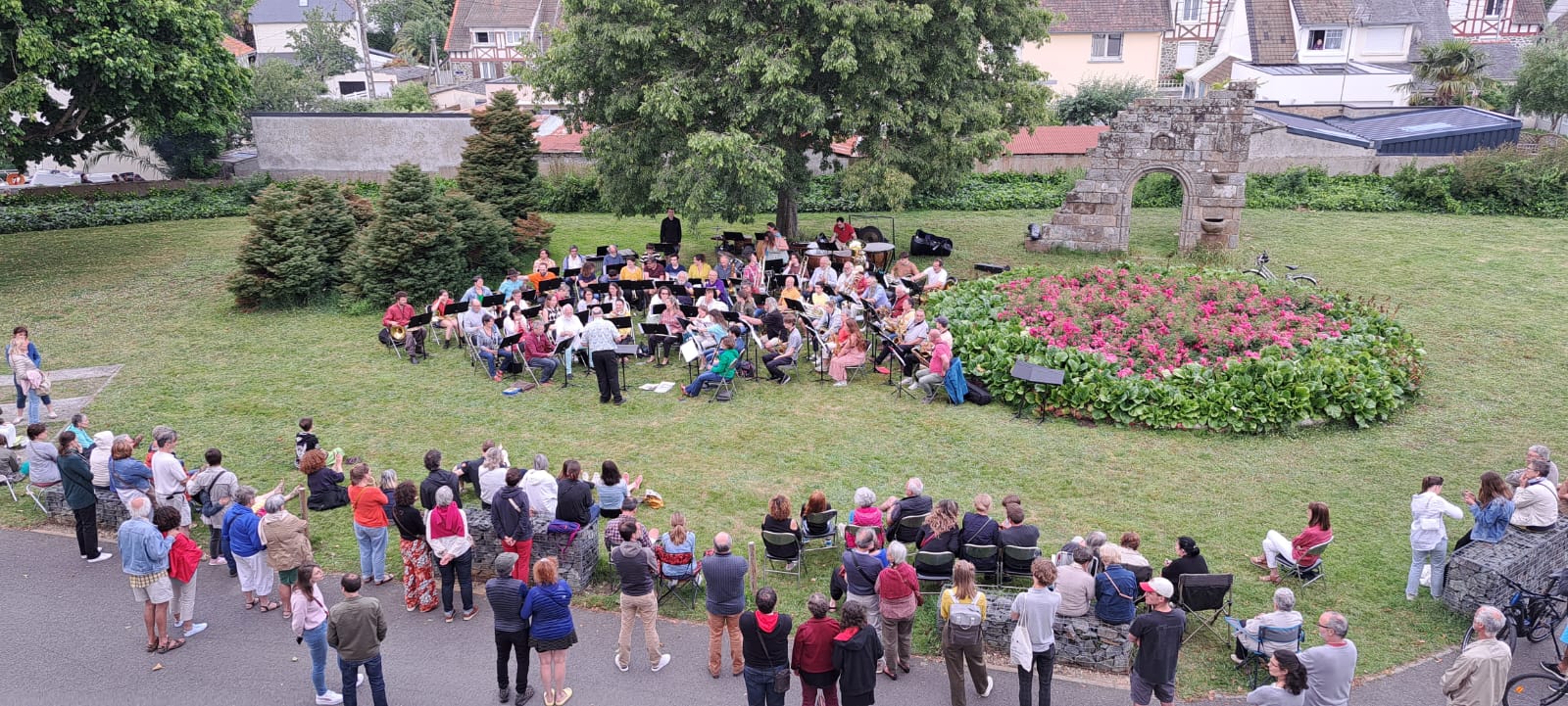 l'orchestre d'harmonie de Saint-Brieuc en extérieur, à l'occasion de la fête de la musique 2023